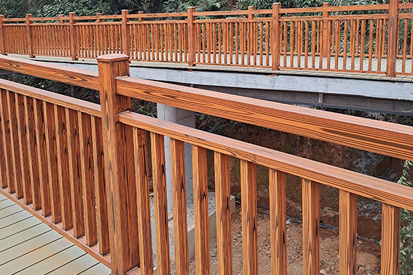 福建三明梅列區(qū)鋼結(jié)構(gòu)護欄仿木紋漆施工案例